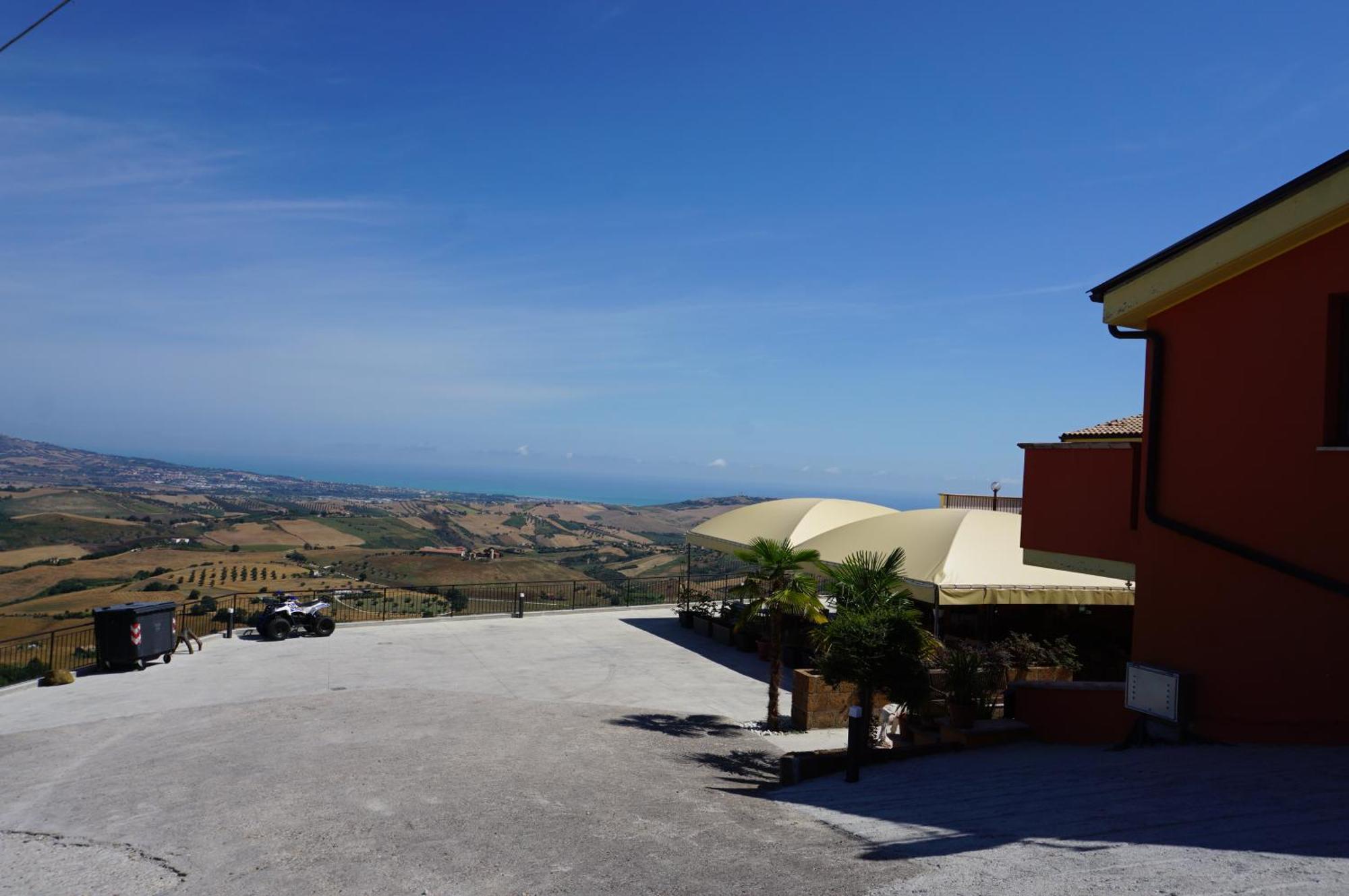 La Terrazza Motta Bed & Breakfast Atri Eksteriør bilde