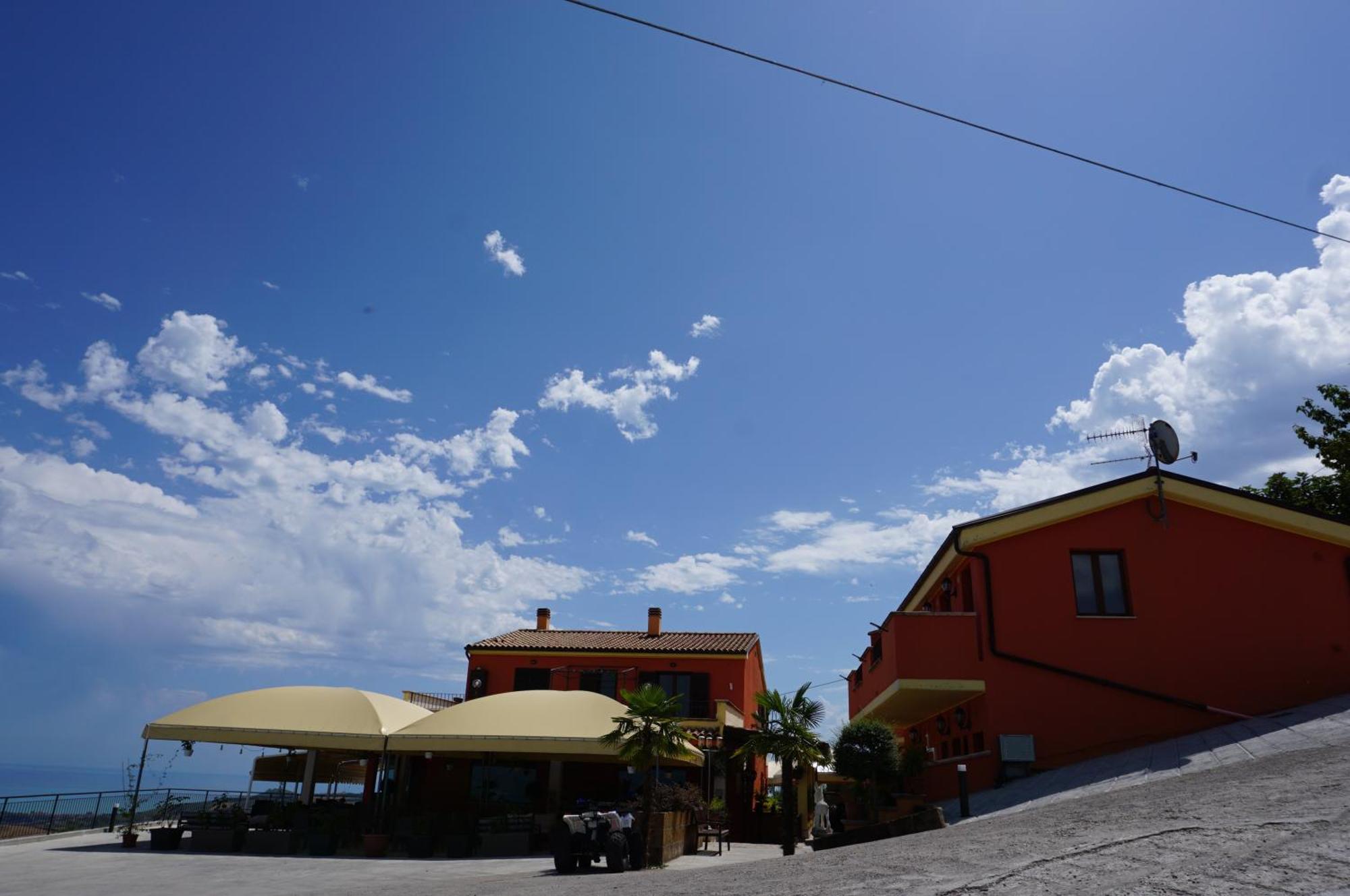 La Terrazza Motta Bed & Breakfast Atri Eksteriør bilde