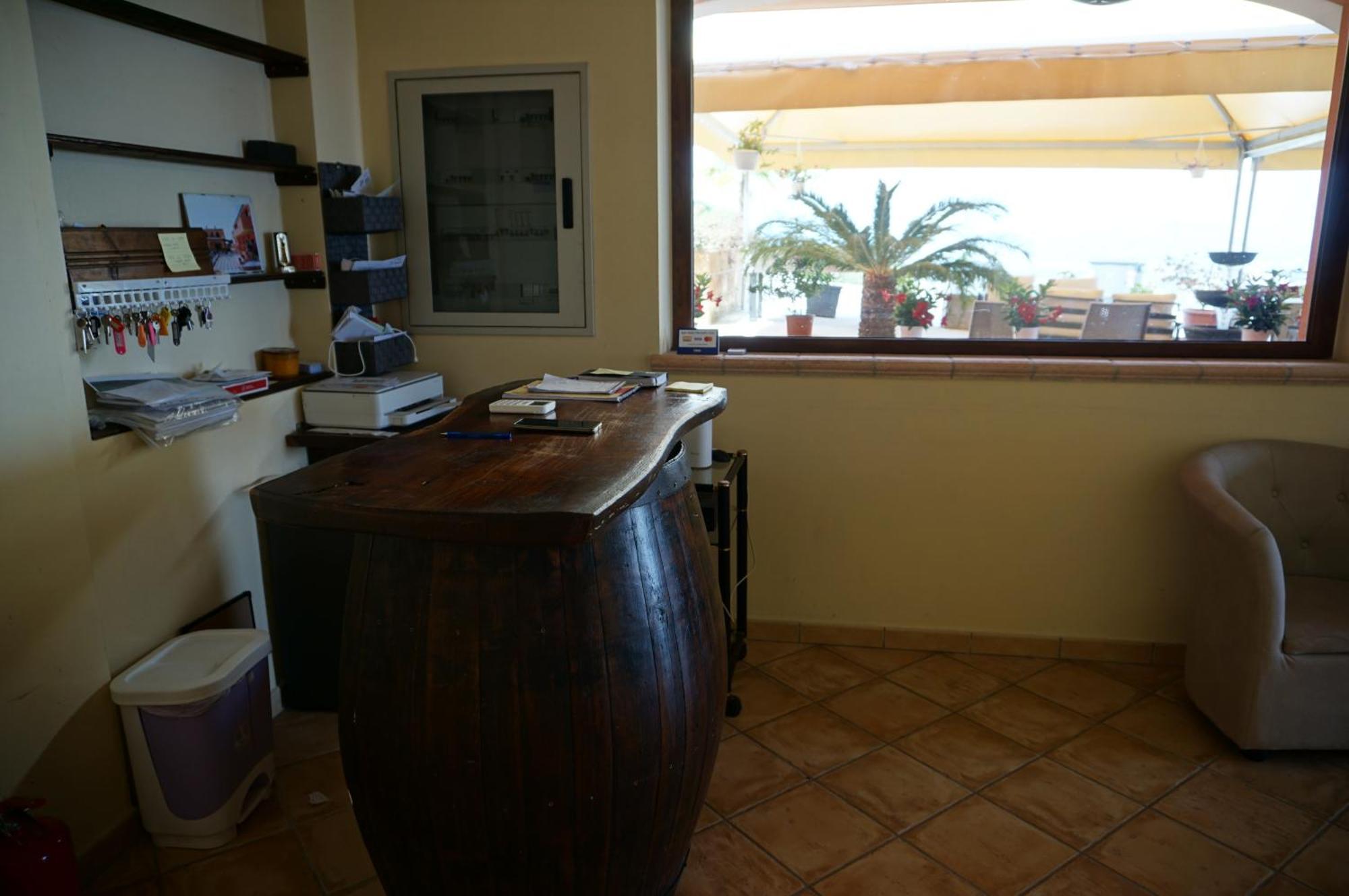 La Terrazza Motta Bed & Breakfast Atri Eksteriør bilde