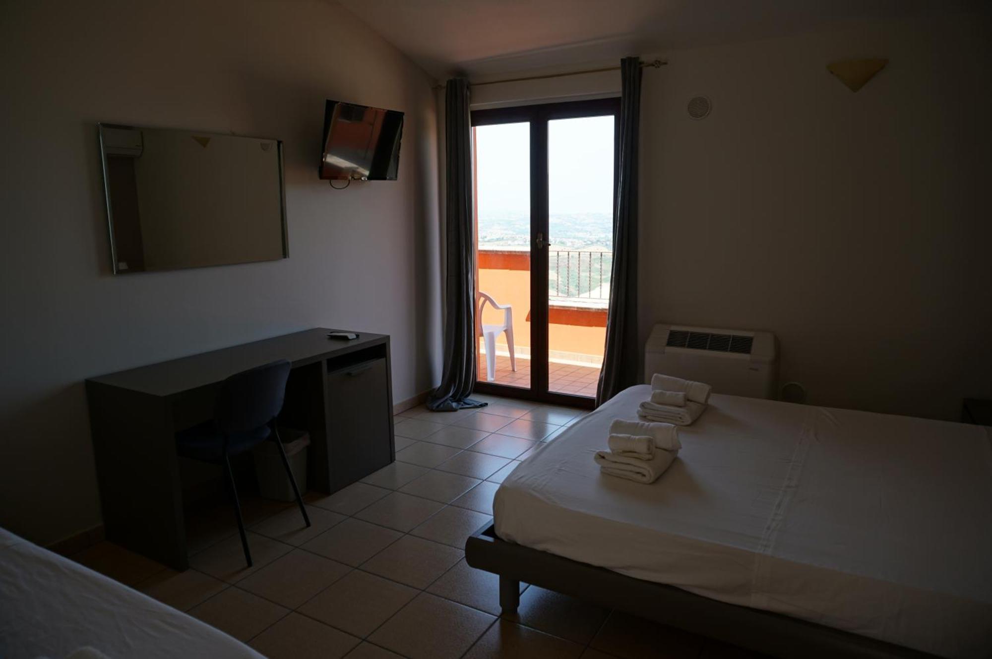 La Terrazza Motta Bed & Breakfast Atri Eksteriør bilde